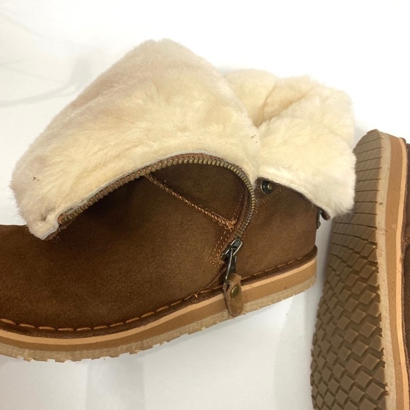 RJS Fuzzies Brown Trixie Chestnut Fold Over Boot 6 - Picture 3 of 12